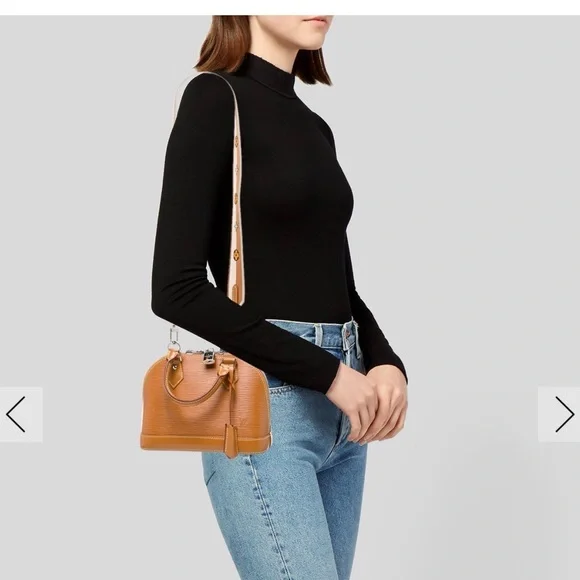 Louis Vuitton Alma BB Epi Leather - Picture 4 of 11